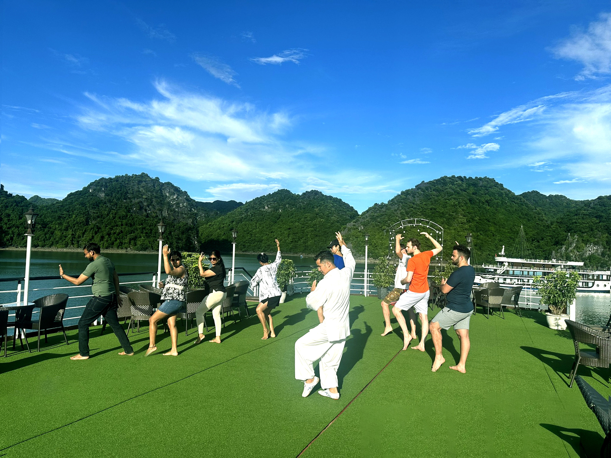 taichi ha long bay la casta cruise
