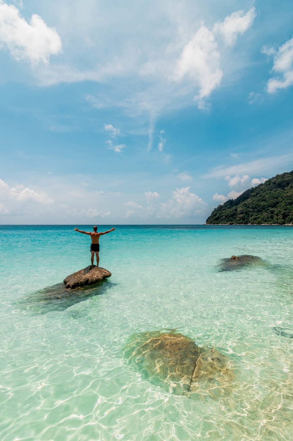 SWIMMING LAN HA BAY