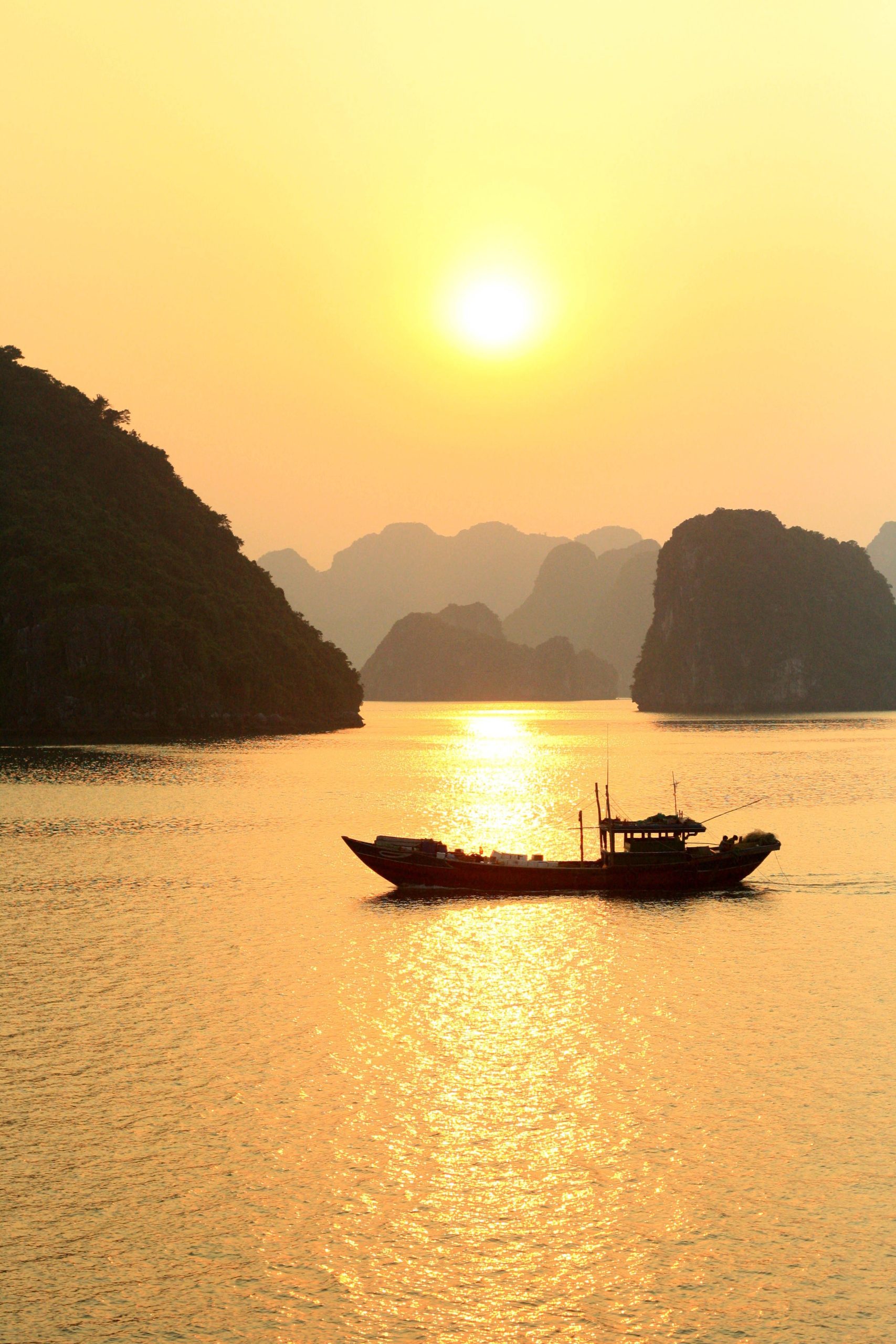 Explore Ha Long and Lan Ha Bay