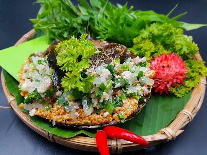 Grilled horseshoe crab, a distinctive Ha Long Bay seafood dish highlighting coastal flavors.