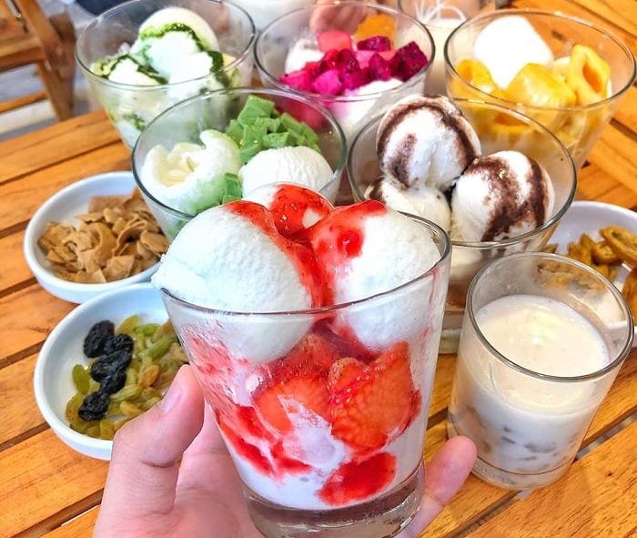 Ha Long pearl yogurt with chewy tapioca pearls – a sweet highlight of Ha Long street food.