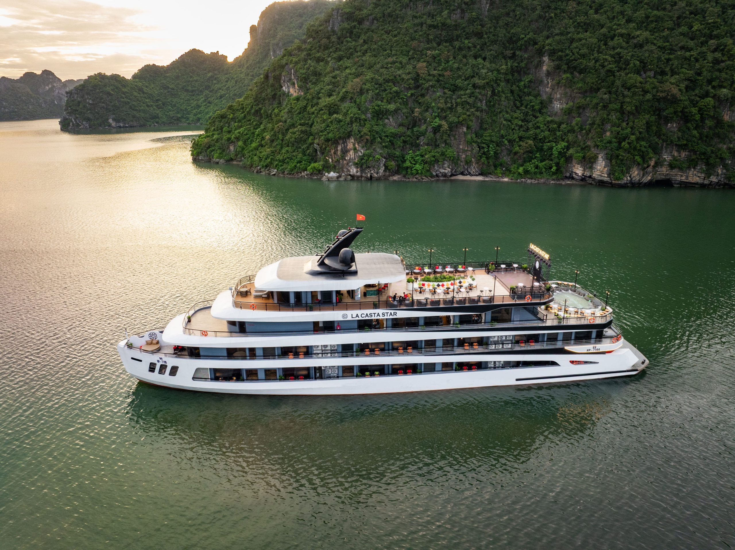 things to do in Ha Long Bay – luxury cruise