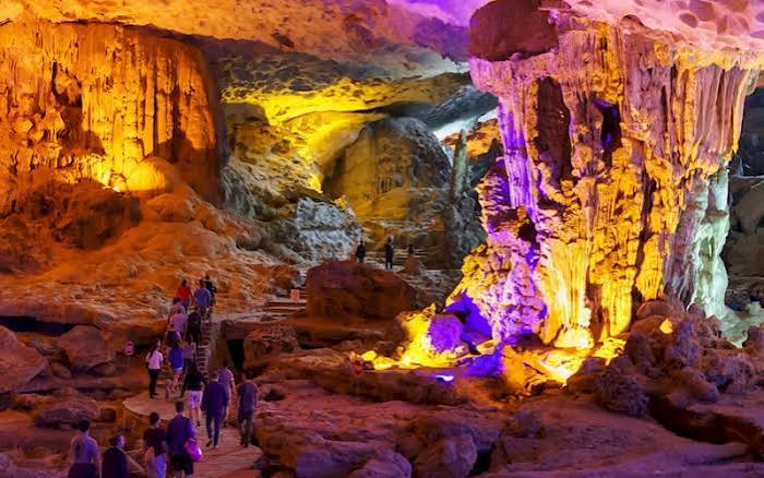Sung sot cave, one of the best destination in Ha Long Bay